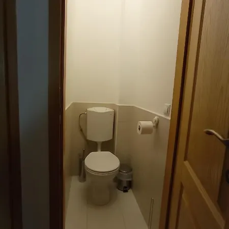 Gizella Apartment *